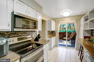 5883 Woodfield Estates Dr, Alexandria, VA 22310 - Photo 13