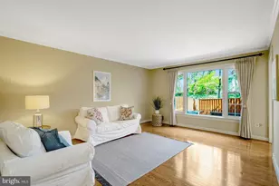 5883 Woodfield Estates Dr, Alexandria, VA 22310 - Photo 9