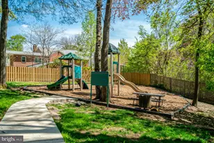 5883 Woodfield Estates Dr, Alexandria, VA 22310 - Photo 39