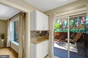 5883 Woodfield Estates Dr, Alexandria, VA 22310 - Photo 15