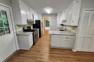 8800 Higdon Dr, Vienna, VA 22182 - Photo 5