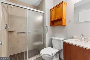 8800 Higdon Dr, Vienna, VA 22182 - Photo 33