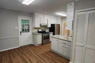 8800 Higdon Dr, Vienna, VA 22182 - Photo 9