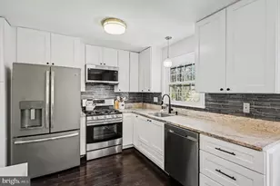 6308 Paddington Ln, Centreville, VA 20120 - Photo 7