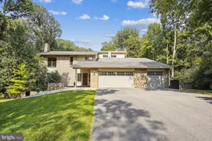 10408 Hunter Ridge Dr, Oakton, VA 22124 - Photo 1