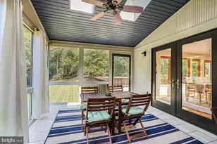 10408 Hunter Ridge Dr, Oakton, VA 22124 - Photo 13