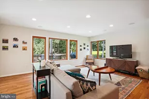10408 Hunter Ridge Dr, Oakton, VA 22124 - Photo 5
