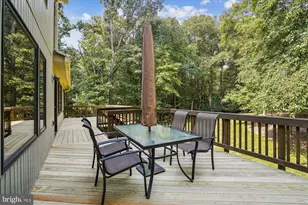 10408 Hunter Ridge Dr, Oakton, VA 22124 - Photo 15