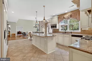 6331 Hidden Canyon Rd, Centreville, VA 20120 - Photo 21