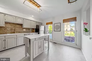 12312 Fox Lake Ct, Fairfax, VA 22033 - Photo 9