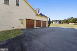 11561 Stuart Mill Rd, Oakton, VA 22124 - Photo 9