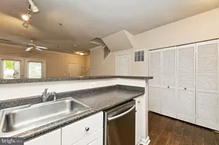 2765 Centerboro Dr, Vienna, VA 22181 - Photo 9