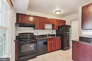 6439 Birch Leaf Ct, Burke, VA 22015 - Photo 5