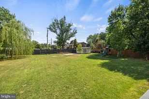 2411 Stokes Ln, Alexandria, VA 22307 - Photo 17