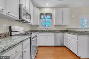 2110 Capstone Cir, Herndon, VA 20170 - Photo 17