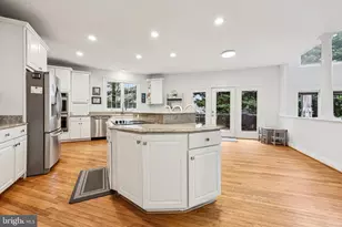 7902 Greenebrook Ct, Fairfax Station, VA 22039 - Photo 15