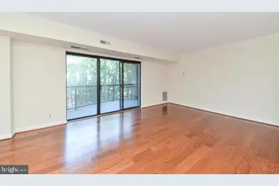 8370 Greensboro Drive #216, McLean, VA 22102 - Photo 5