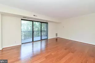 8370 Greensboro Dr, McLean, VA 22102 - Photo 5