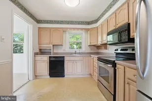 12106 Ruffin Dr, Fairfax, VA 22030 - Photo 11