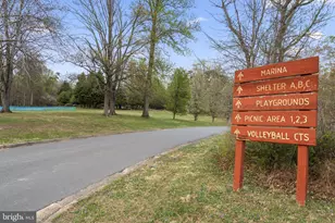 9323 Castle Hill Rd, Springfield, VA 22153 - Photo 85