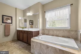 9323 Castle Hill Rd, Springfield, VA 22153 - Photo 43