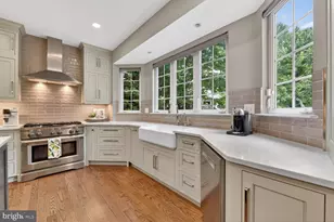 2795 Middleton Farm Ct, Herndon, VA 20171 - Photo 11