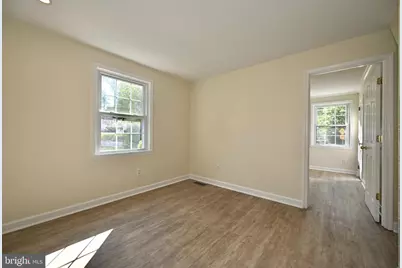 6936 Regent Ln, Falls Church, VA 22042 - Photo 7