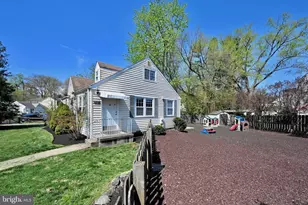 6936 Regent Ln, Falls Church, VA 22042 - Photo 3