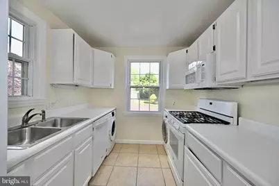 6936 Regent Ln, Falls Church, VA 22042 - Photo 11