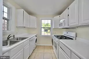 6936 Regent Ln, Falls Church, VA 22042 - Photo 11