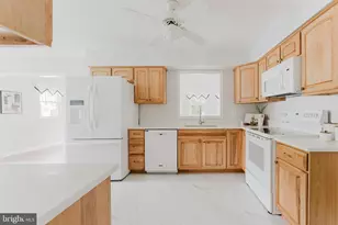 9009 Lake Braddock Dr, Burke, VA 22015 - Photo 13