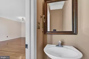 5169 Ballycastle Cir, Alexandria, VA 22315 - Photo 7