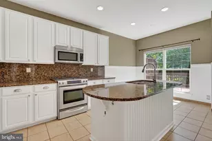 5169 Ballycastle Cir, Alexandria, VA 22315 - Photo 9