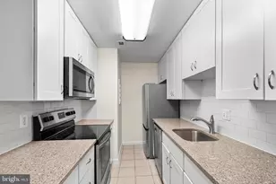 8229 Kings Charter Ln, Springfield, VA 22152 - Photo 7