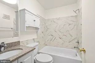 8229 Kings Charter Ln, Springfield, VA 22152 - Photo 17