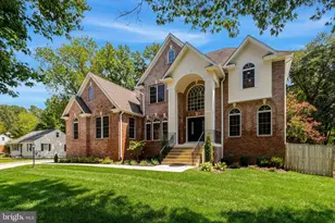 8713 Oak Leaf Dr, Alexandria, VA 22309 - Photo 3