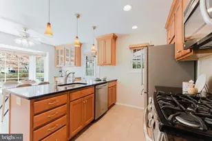 8608 Queen Elizabeth Blvd, Annandale, VA 22003 - Photo 5