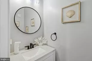 7406 Roudsby Ct, Alexandria, VA 22315 - Photo 9