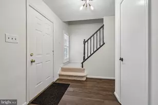 10209 Roberts Common Ln, Burke, VA 22015 - Photo 3