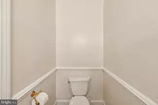 2527 Hunter Mill Rd, Oakton, VA 22124 - Photo 9