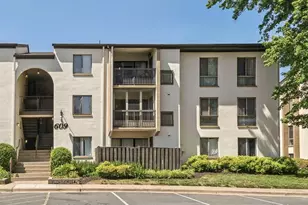 609 Center St, Herndon, VA 20170 - Photo 1