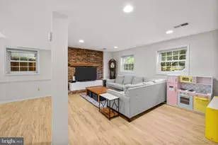 410 Victoria Ct NW, Vienna, VA 22180 - Photo 25