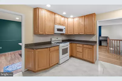 410 Victoria Court NW, Vienna, VA 22180 - Photo 11