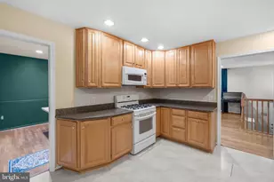 410 Victoria Ct NW, Vienna, VA 22180 - Photo 11