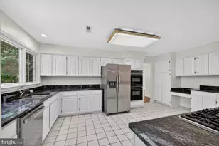 2951 Franklin Oaks Dr, Herndon, VA 20171 - Photo 3