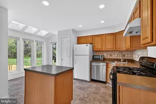 6142 Joust Ln, Alexandria, VA 22315 - Photo 11