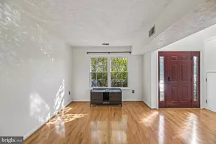 6101 Hoskins Hollow Cir, Centreville, VA 20121 - Photo 3