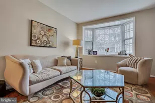 4926 Carriagepark Rd, Fairfax, VA 22032 - Photo 3