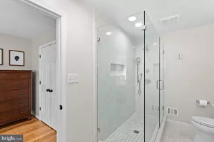 811 Follin Farm Ln, Great Falls, VA 22066 - Photo 23