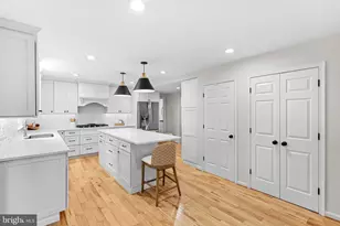 811 Follin Farm Ln, Great Falls, VA 22066 - Photo 5